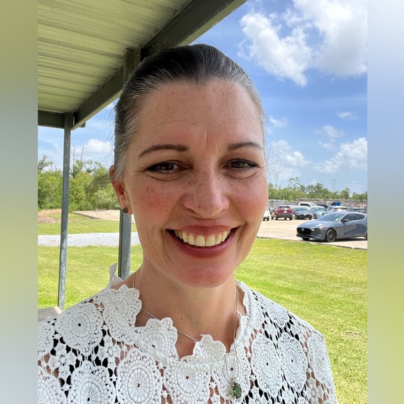 Meet your Posher, Sharon - Picture 2 of 2